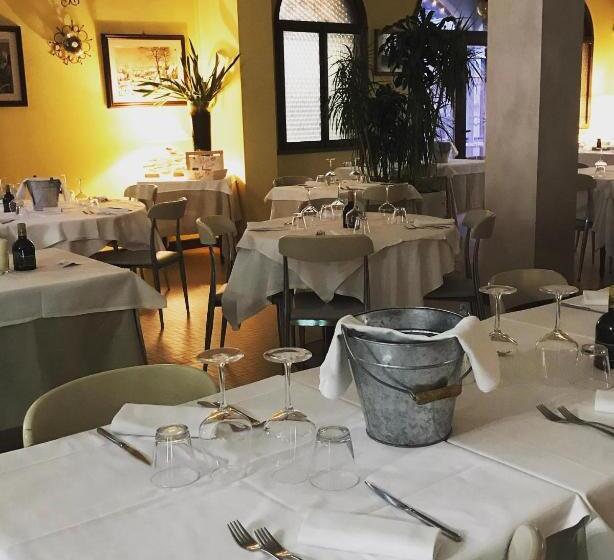 בית מלון כפרי Ristorante Gallo D Oro