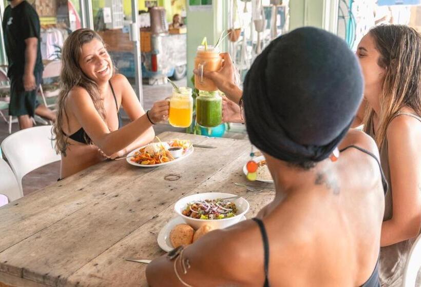 בית מלון כפרי Selina Manuel Antonio   Hostel