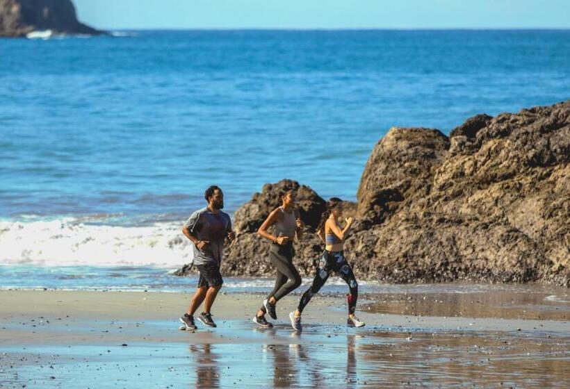 בית מלון כפרי Selina Manuel Antonio   Hostel