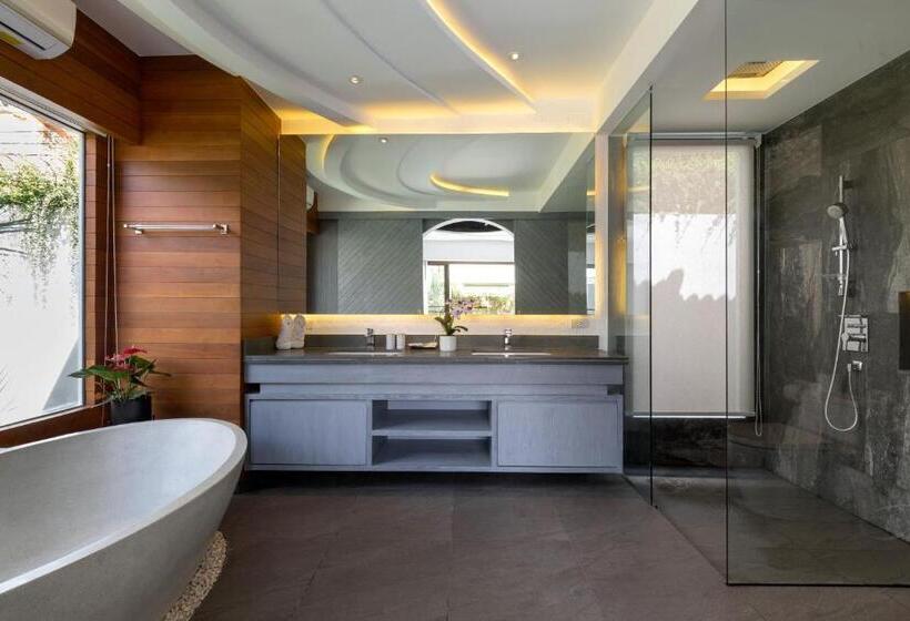 Karon Beach Pool Villa Sha Extra Plus