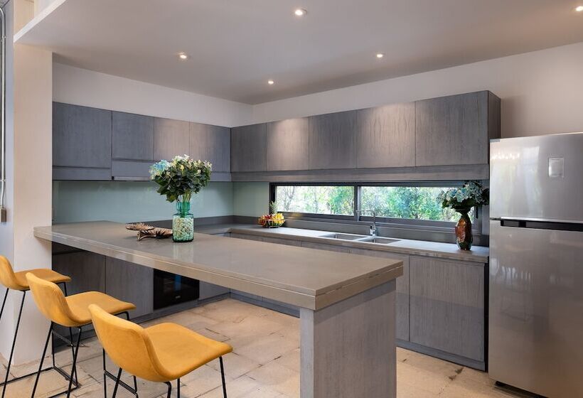 Karon Beach Pool Villa Sha Extra Plus