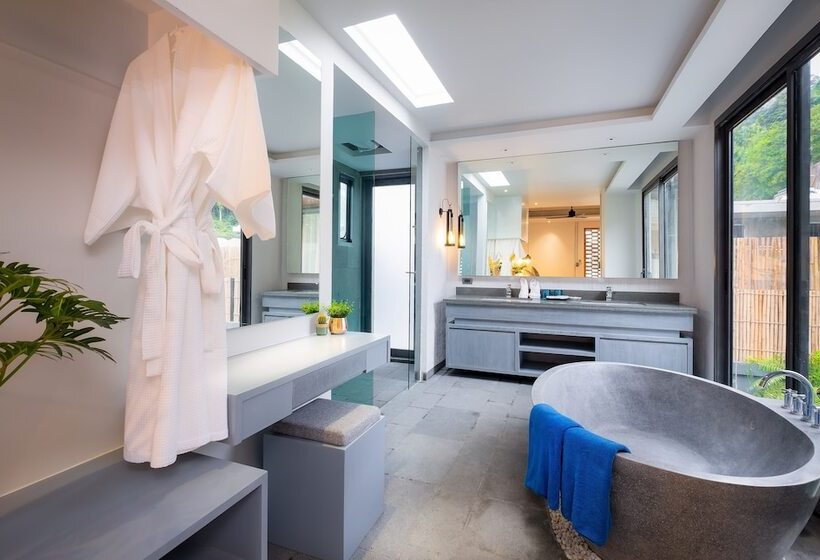 Karon Beach Pool Villa Sha Extra Plus