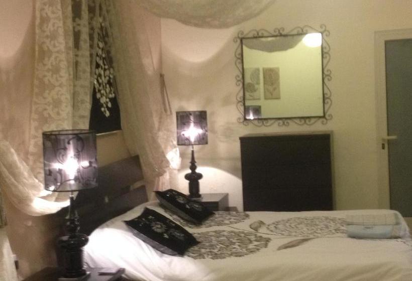 تختخواب و صبحانه Knights In Malta