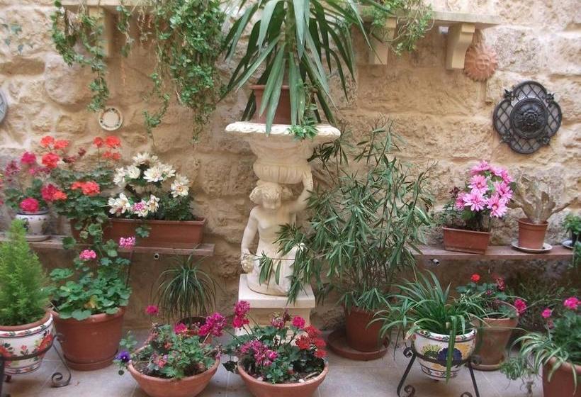 تختخواب و صبحانه Knights In Malta