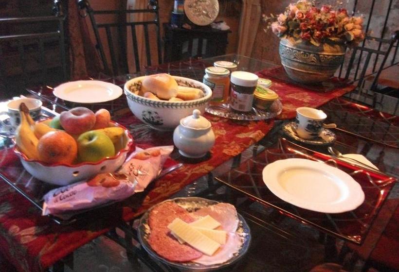 تختخواب و صبحانه Knights In Malta