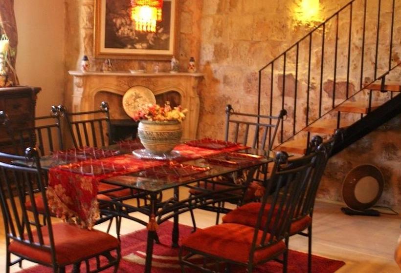 تختخواب و صبحانه Knights In Malta