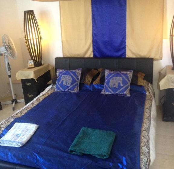 تختخواب و صبحانه Knights In Malta