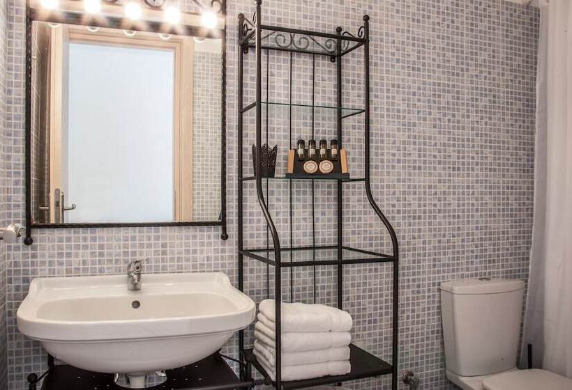 Luxury Family Apartment   Pool, Seaview, 200m Beach