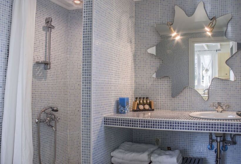 Luxury Family Apartment   Pool, Seaview, 200m Beach