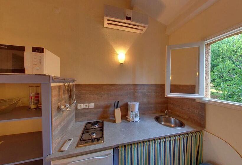 住所  Le Maquis Plage