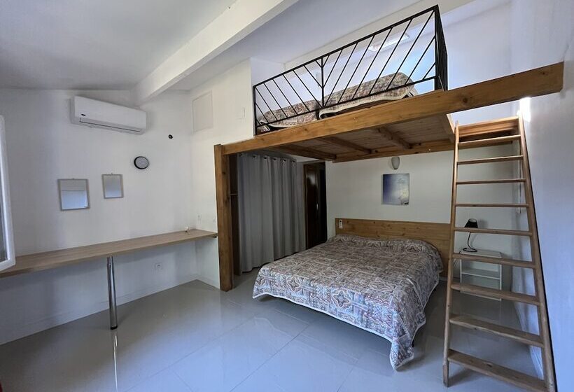 住所  Le Maquis Plage