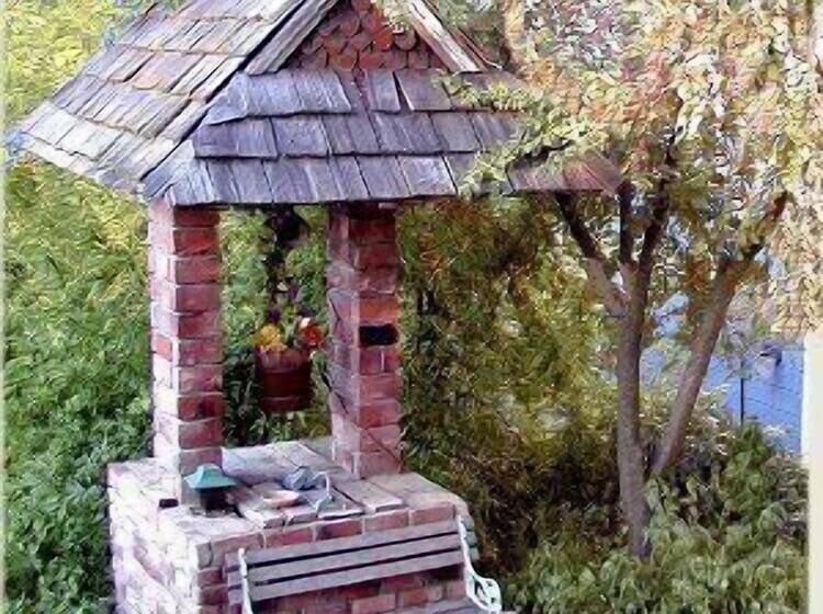 Robins Nest Bed & Breakfast