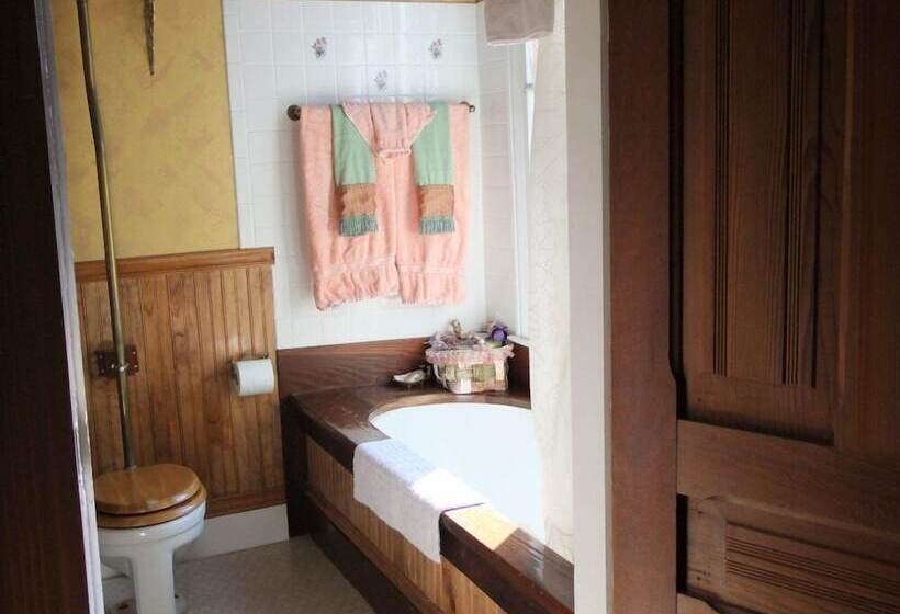 Robins Nest Bed & Breakfast