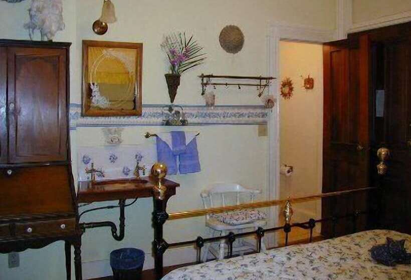 Robins Nest Bed & Breakfast