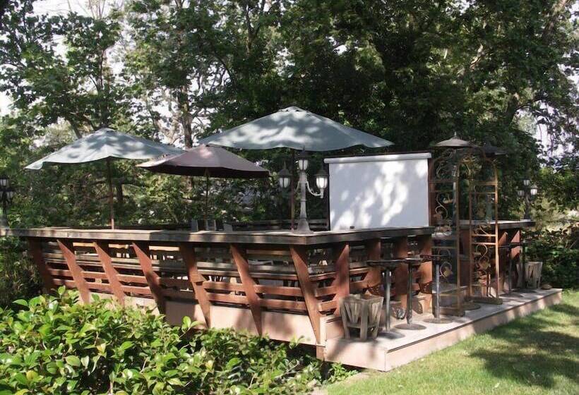 Robins Nest Bed & Breakfast