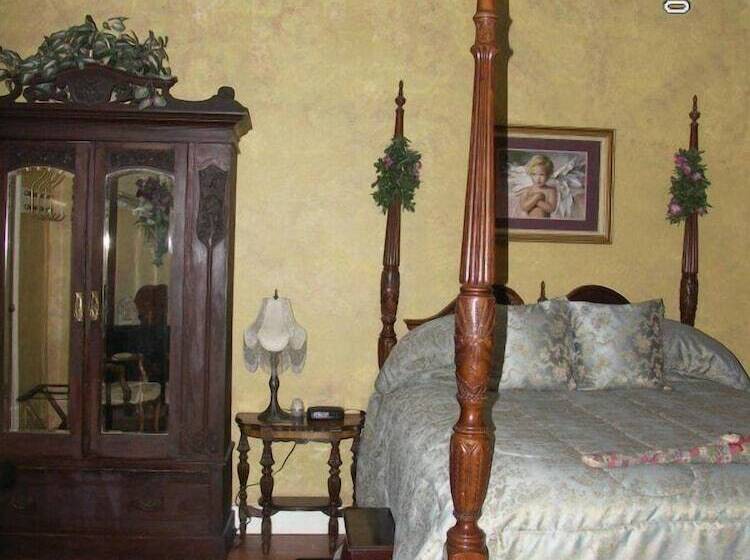 Robins Nest Bed & Breakfast