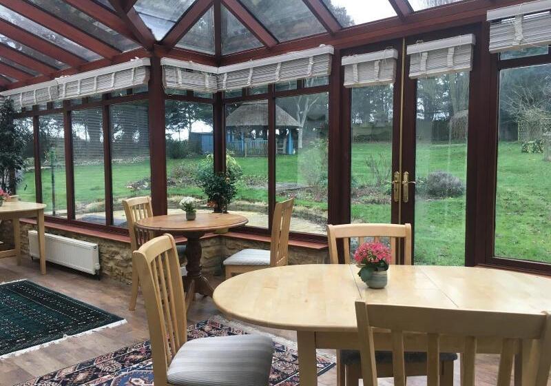 Stoneleigh Barn Bed And Breakfast