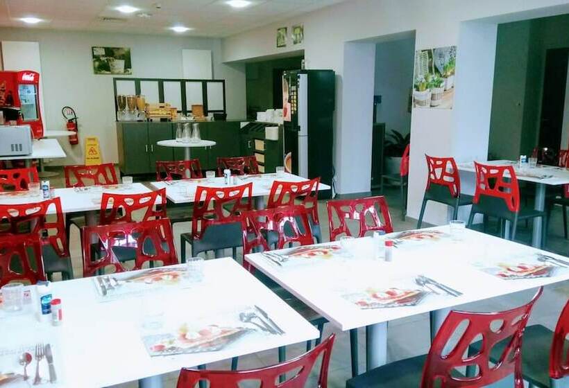 ユースホステル Auberge Des Remparts