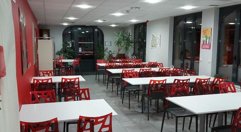 ユースホステル Auberge Des Remparts