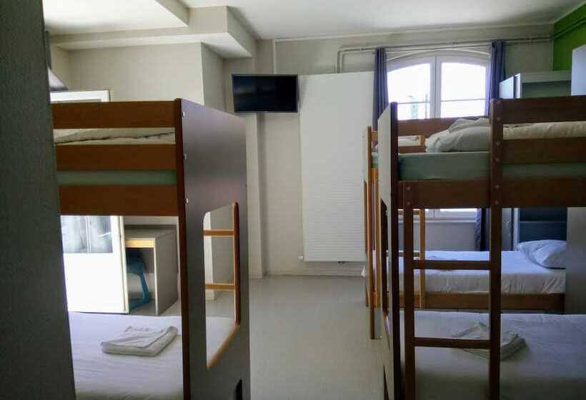 ユースホステル Auberge Des Remparts