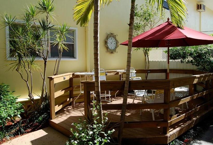 Alcazar Resort- Gay Mens Resort