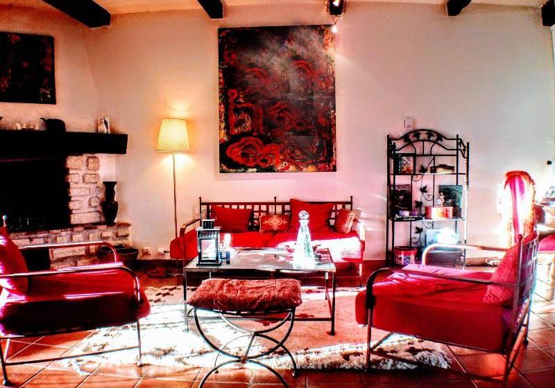 مبيت وإفطار Les Maquinols Estate