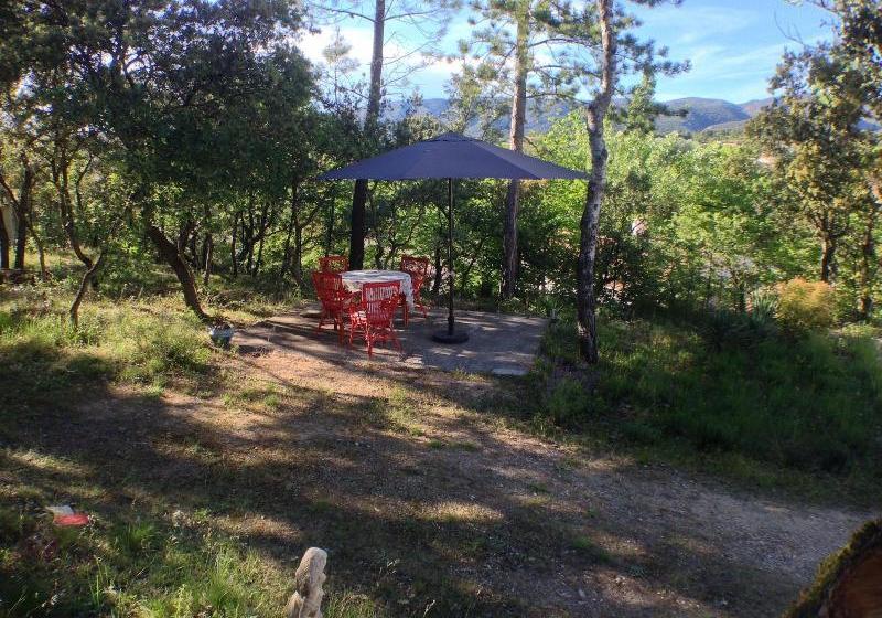 مبيت وإفطار Les Maquinols Estate