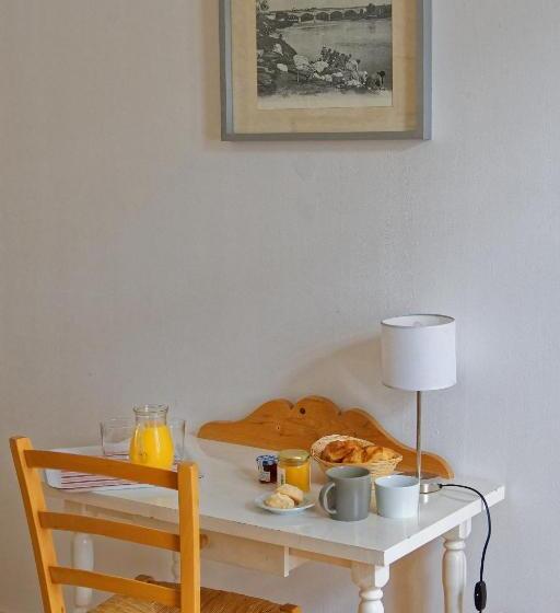 ベッドアンドブレックファースト Maison Rives   Village Du Livre De Montolieu