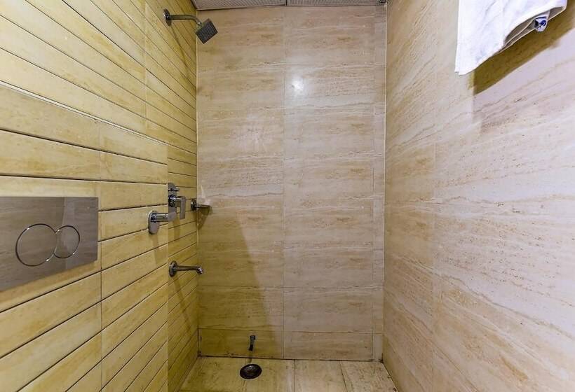 בית מלון כפרי Treebo Trend Surya Residency