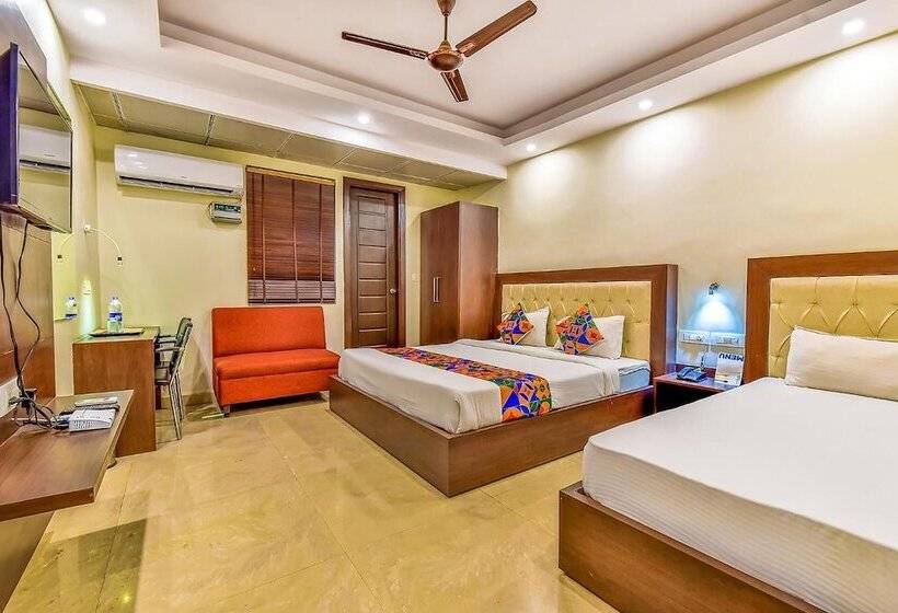 בית מלון כפרי Treebo Trend Surya Residency