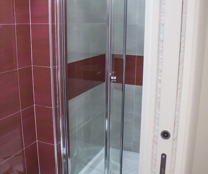 פונדק Tiburtina Royal Suites