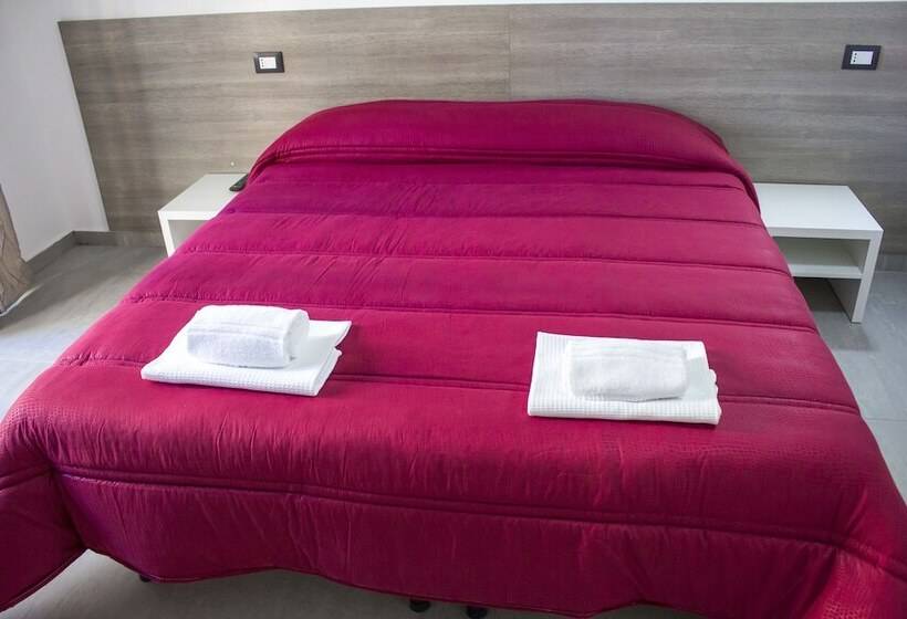 פונדק Tiburtina Royal Suites