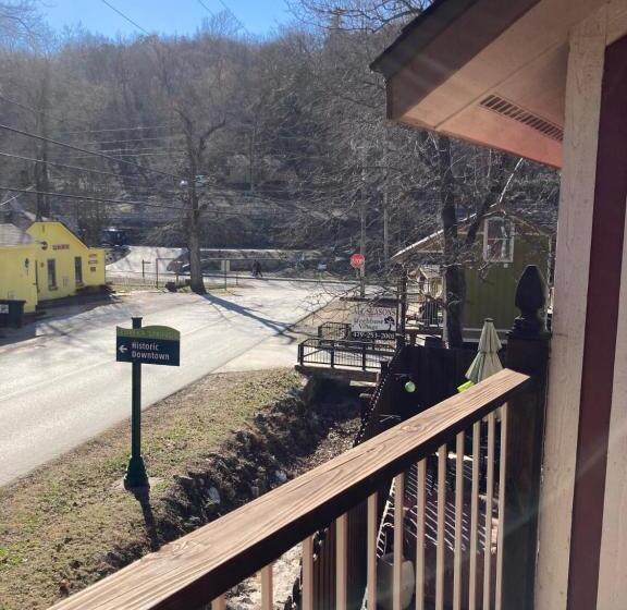 فندق All Seasons Treehouse Village