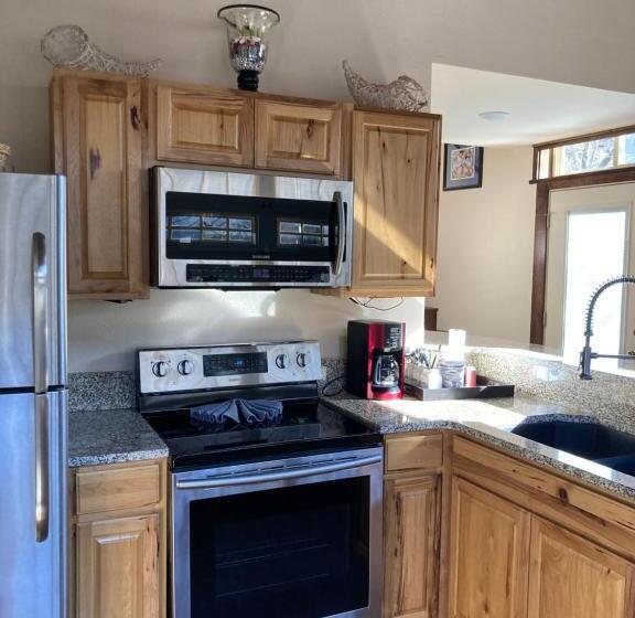 فندق All Seasons Treehouse Village