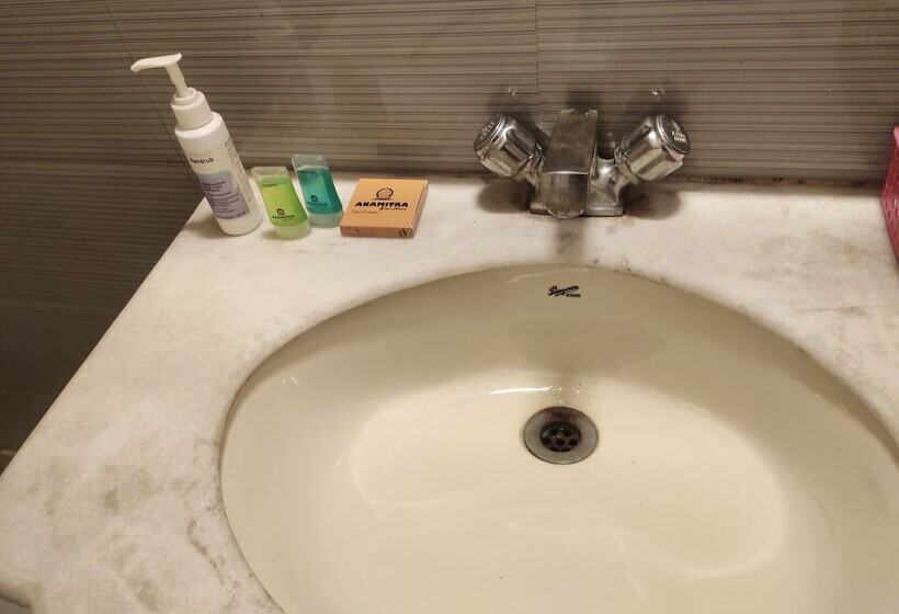 هتل Anamitra Guest House