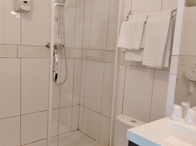 בית מלון כפרי Central Anzac