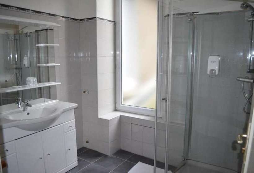 فندق Central Anzac