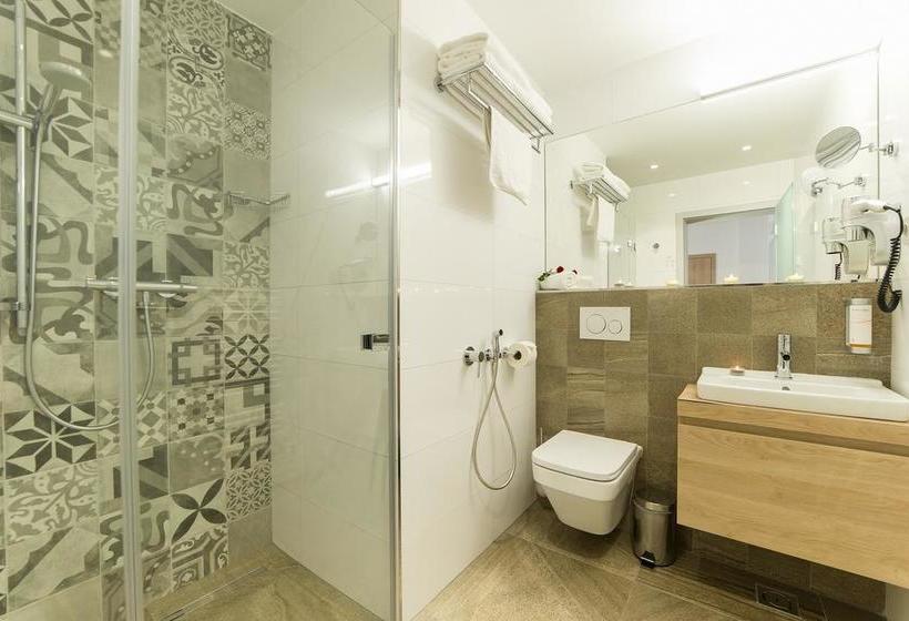 Garni Hotel Castle Bridge