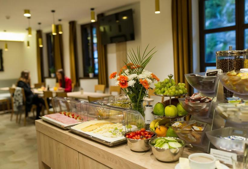 Garni Hotel Castle Bridge