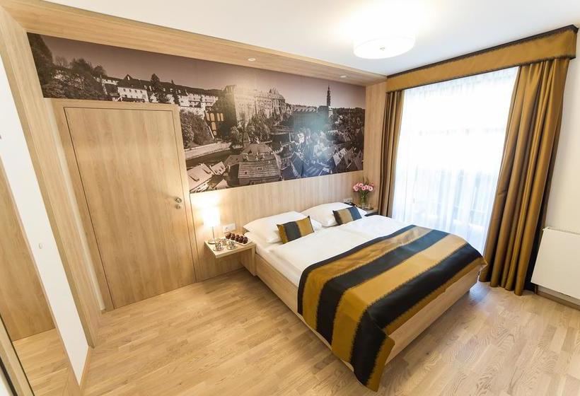 Garni Hotel Castle Bridge