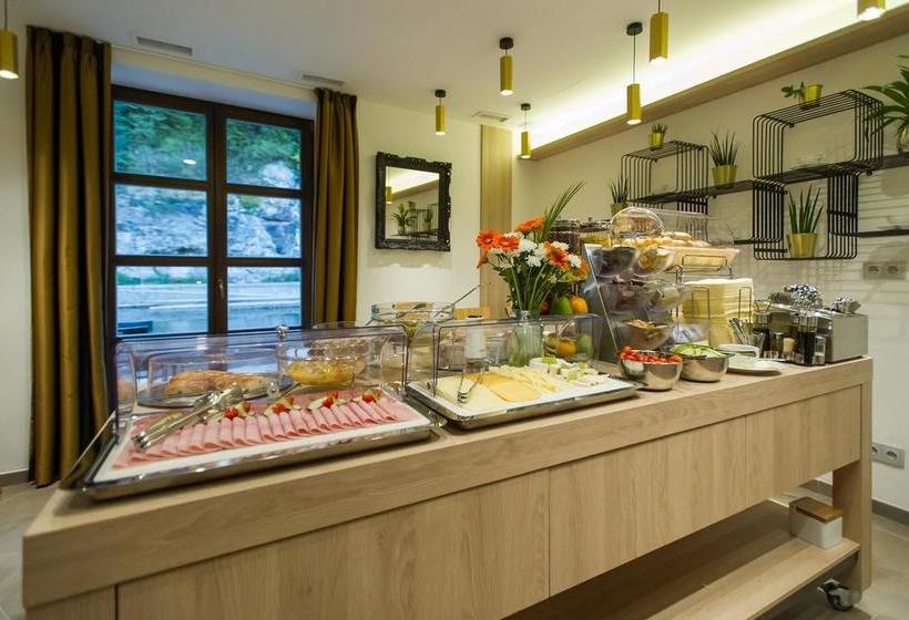 Garni Hotel Castle Bridge