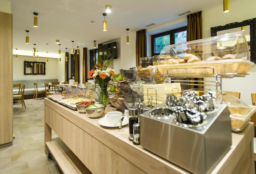 Garni Hotel Castle Bridge