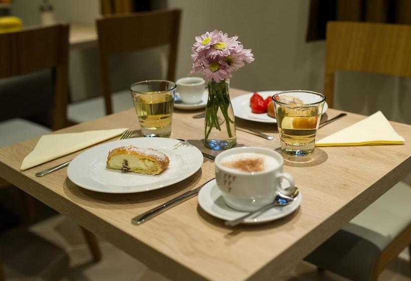 Garni Hotel Castle Bridge