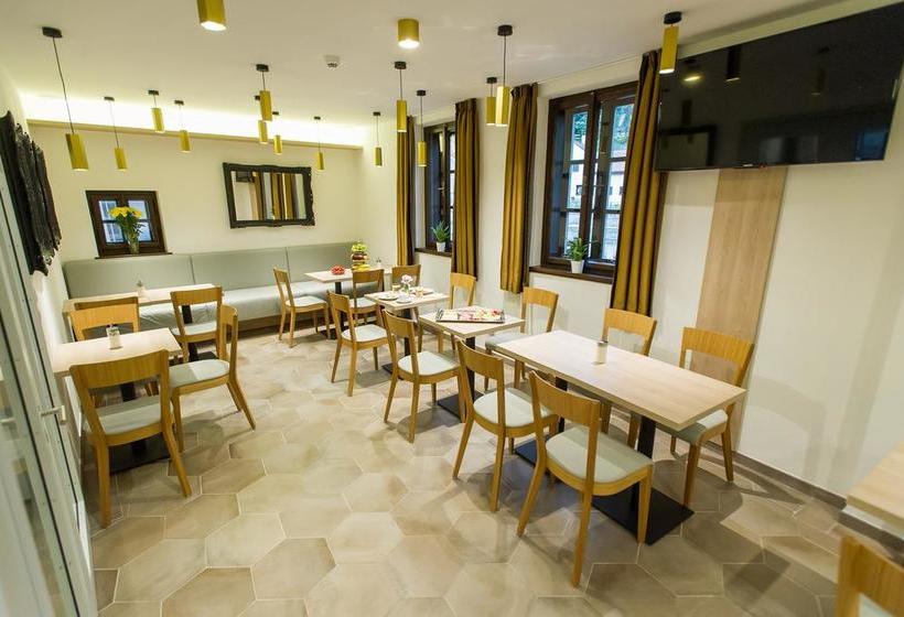 Garni Hotel Castle Bridge