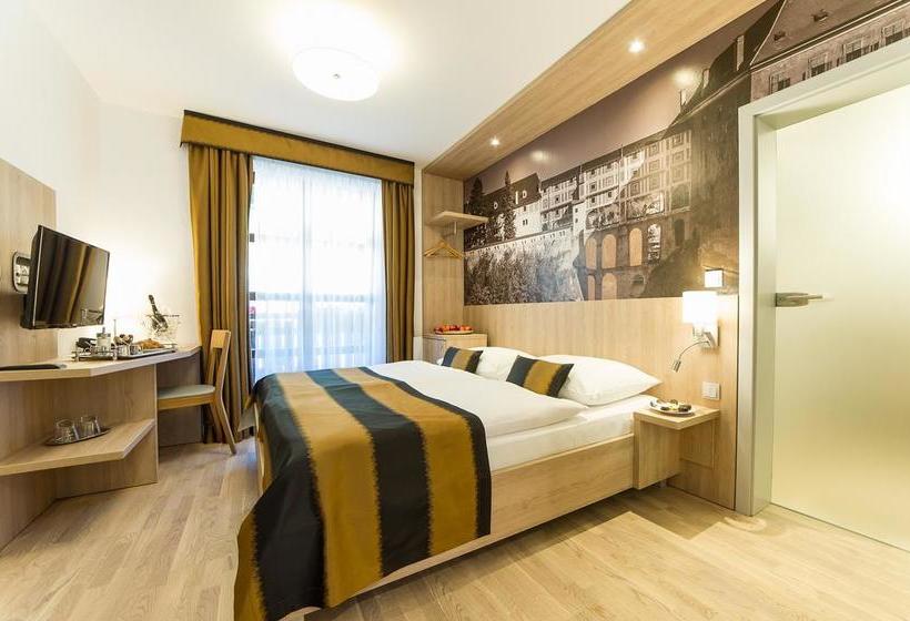 Garni Hotel Castle Bridge