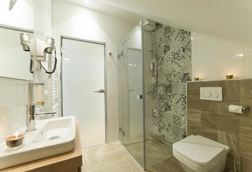 Garni Hotel Castle Bridge