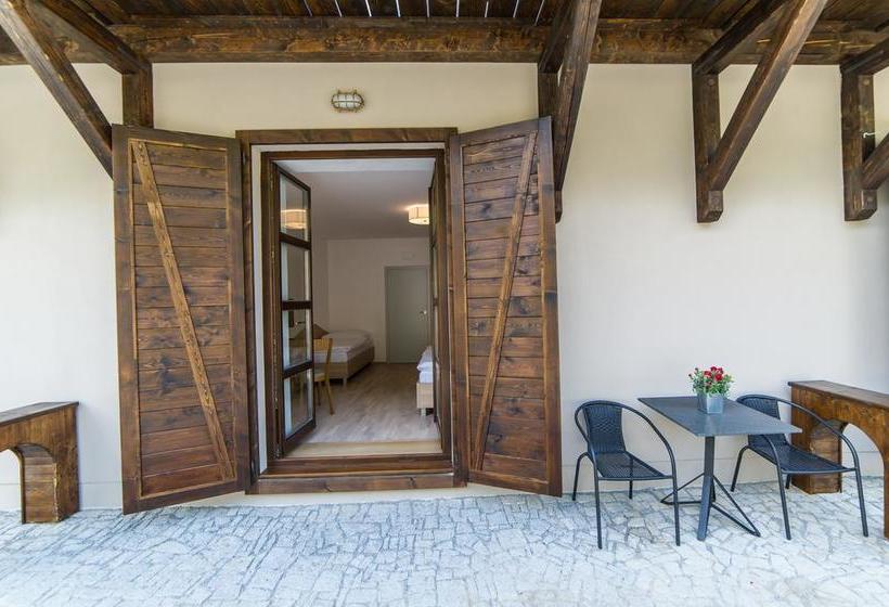 Garni Hotel Castle Bridge