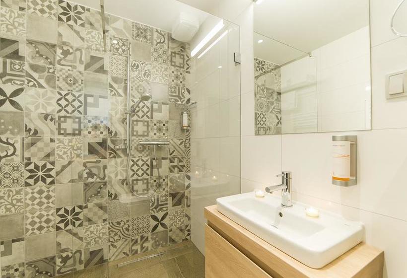 Garni Hotel Castle Bridge