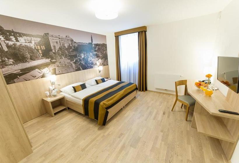 Garni Hotel Castle Bridge