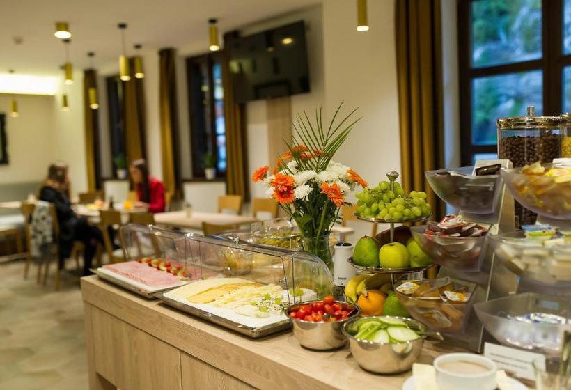 Garni Hotel Castle Bridge